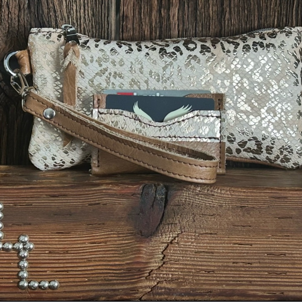 Stylish Cream and Brown Wristlet Set